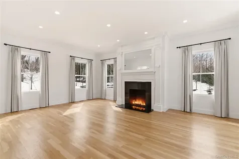 77 Cove Road Oyster Bay NY 11771