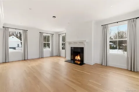 77 Cove Road Oyster Bay NY 11771