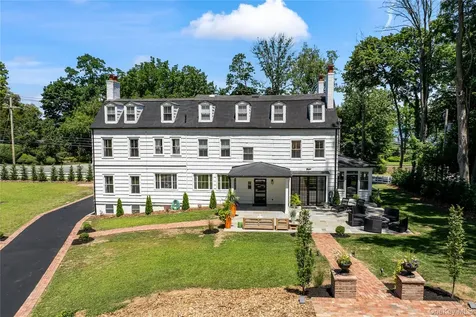 77 Cove Road Oyster Bay NY 11771