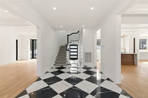 77 Cove Road Oyster Bay NY 11771