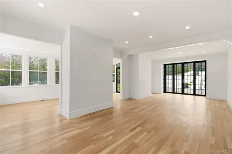 77 Cove Road Oyster Bay NY 11771