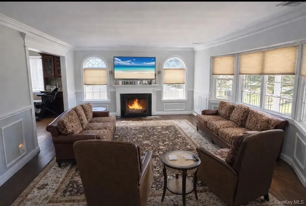 39 West Lane Bay Shore NY 11706