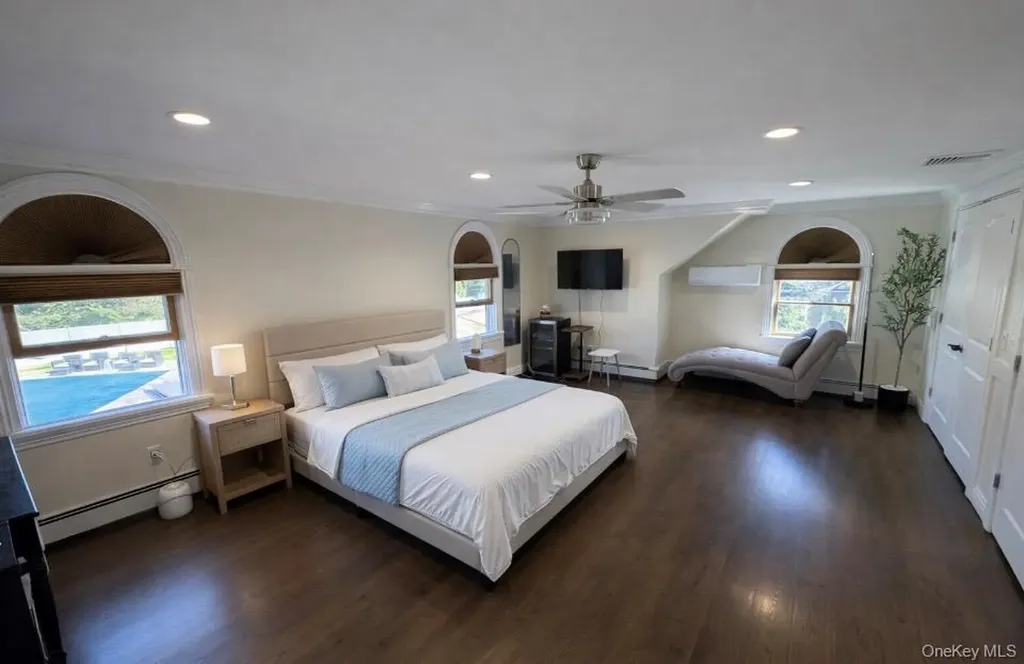 39 West Lane Bay Shore NY 11706