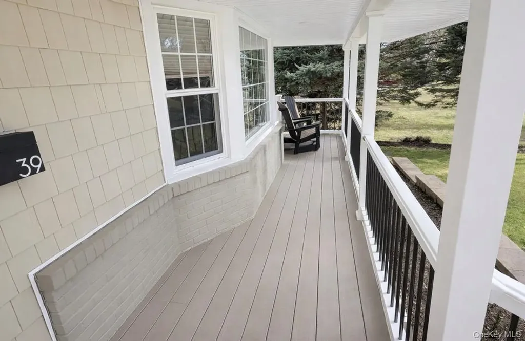 39 West Lane Bay Shore NY 11706