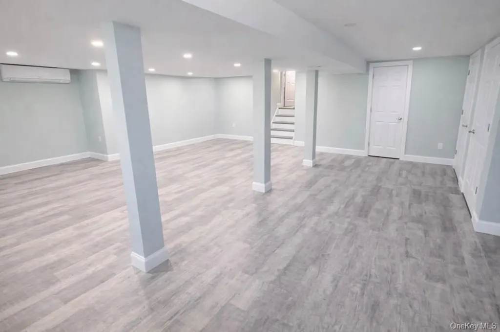 39 West Lane Bay Shore NY 11706
