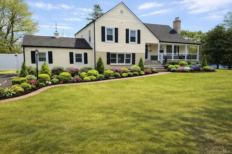 39 West Lane Bay Shore NY 11706