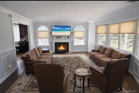39 West Lane Bay Shore NY 11706