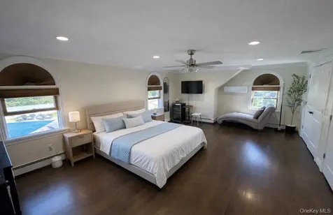 39 West Lane Bay Shore NY 11706
