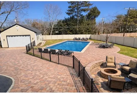 39 West Lane Bay Shore NY 11706