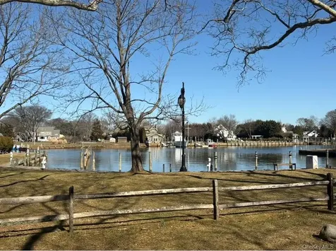 39 West Lane Bay Shore NY 11706
