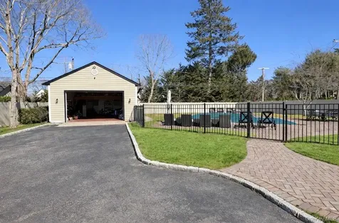 39 West Lane Bay Shore NY 11706