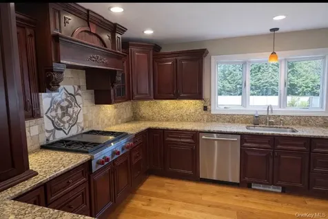 39 West Lane Bay Shore NY 11706