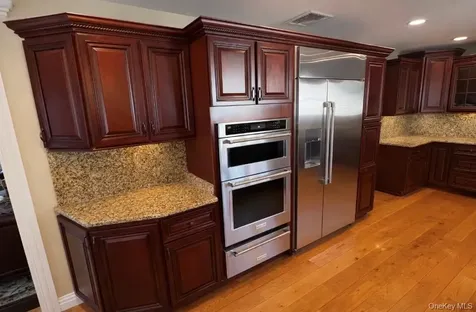 39 West Lane Bay Shore NY 11706