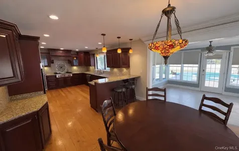 39 West Lane Bay Shore NY 11706