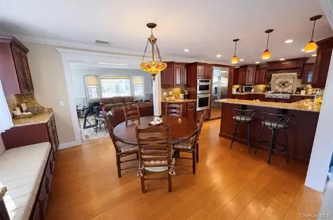 39 West Lane Bay Shore NY 11706