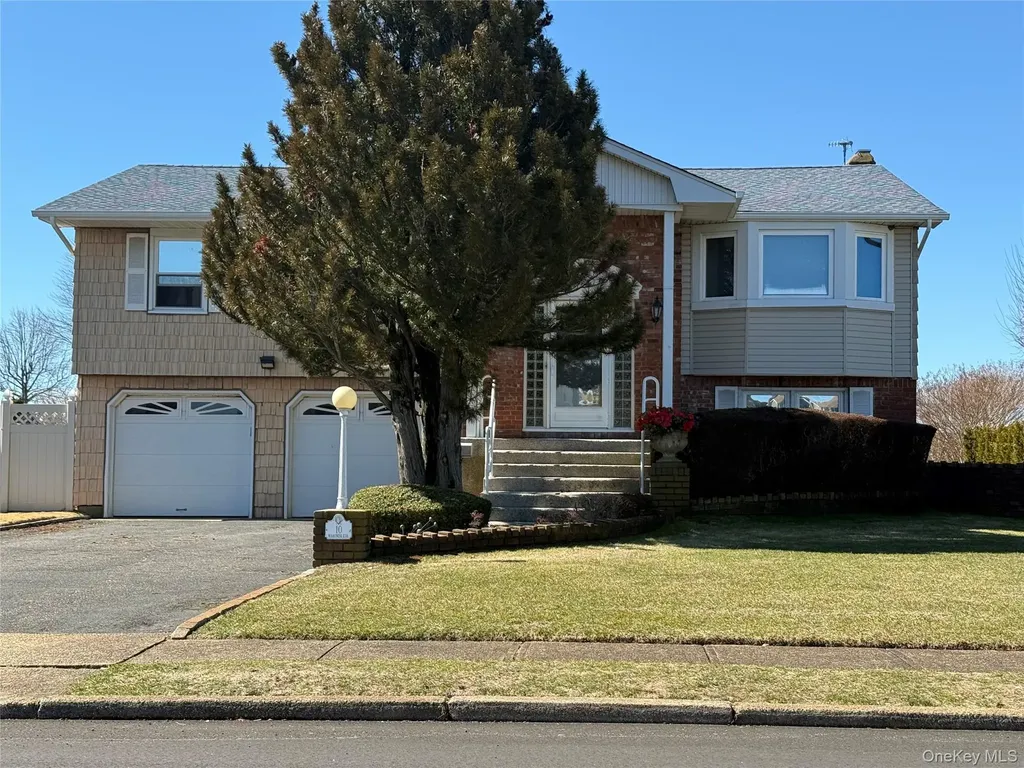 10 Mariners Circle West Islip NY 11795