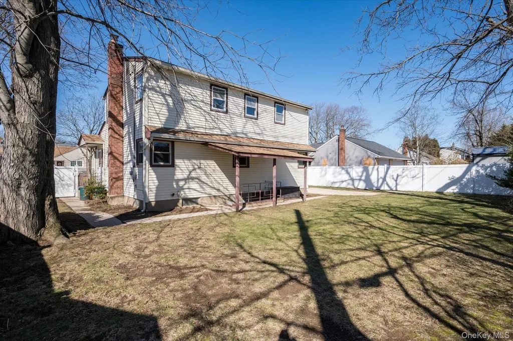 16 Seneca Drive Massapequa NY 11758