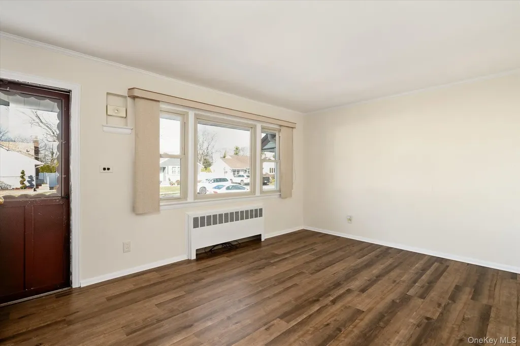 16 Seneca Drive Massapequa NY 11758