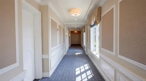 6000 Royal Court North Hills NY 11040