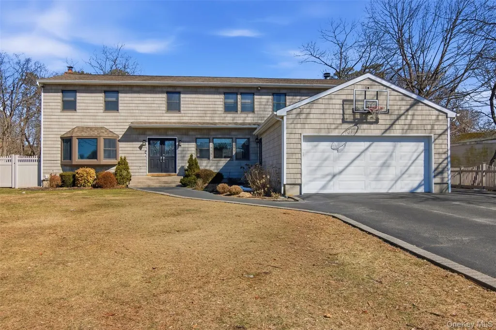 741 10th Street Islip Terrace NY 11752