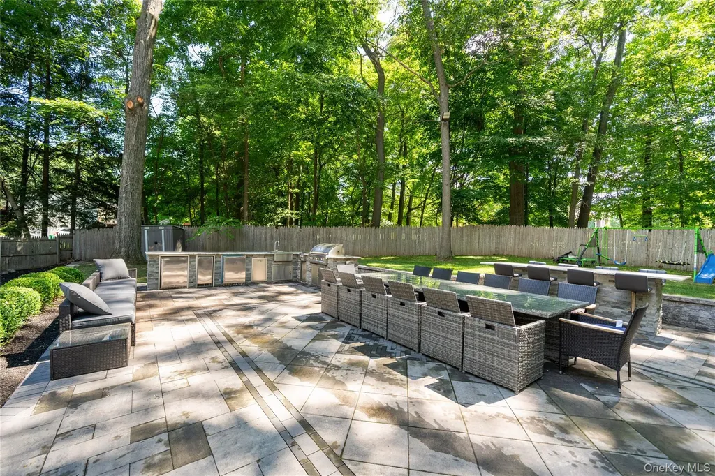 9 E Stemmer Lane Suffern NY 10901
