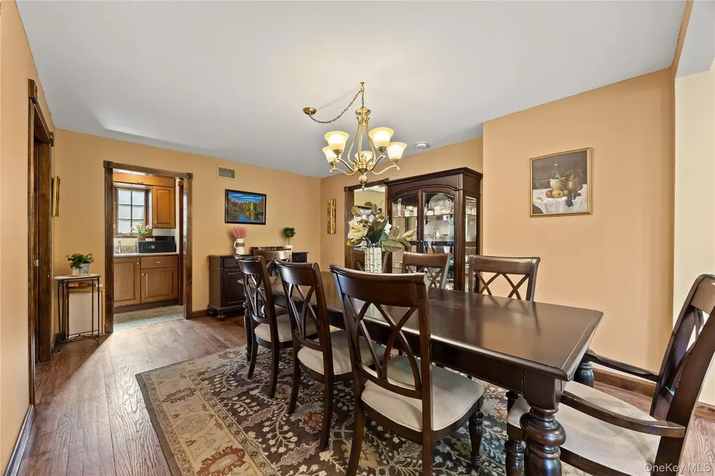 378 Beverly Road Douglaston NY 11363