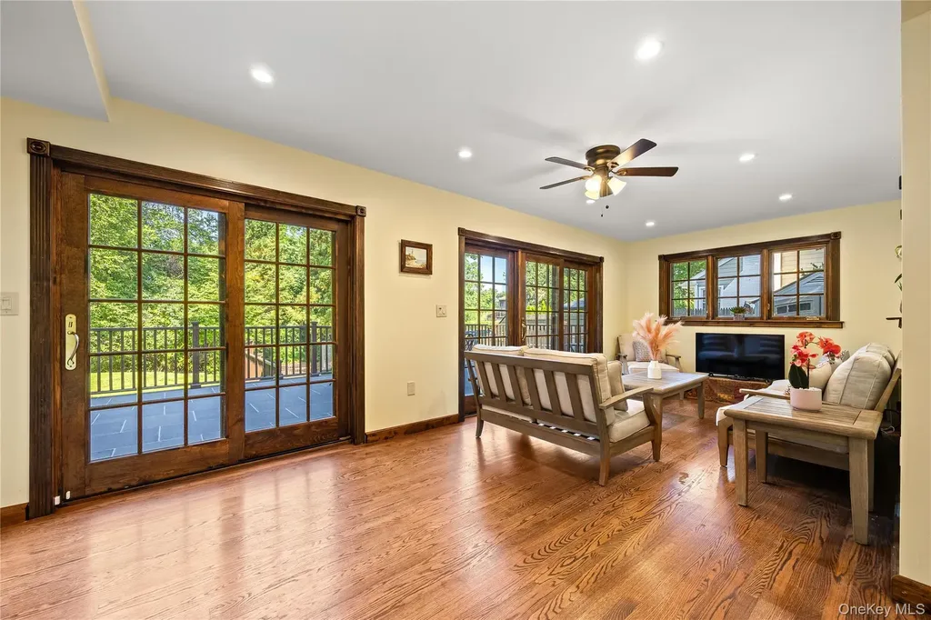 378 Beverly Road Douglaston NY 11363