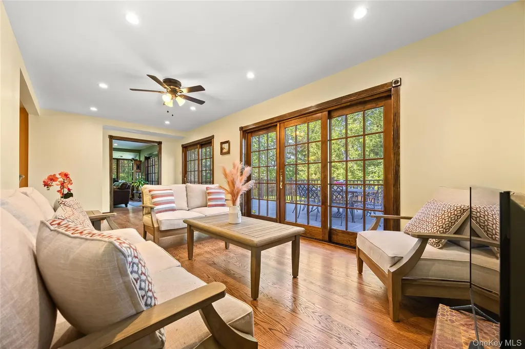378 Beverly Road Douglaston NY 11363