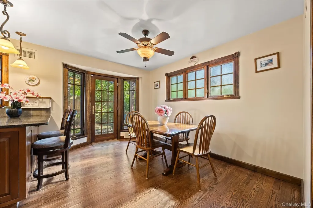 378 Beverly Road Douglaston NY 11363