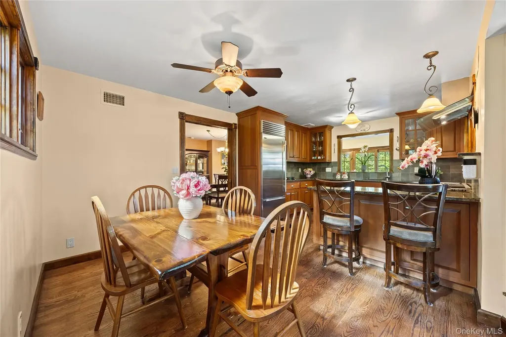 378 Beverly Road Douglaston NY 11363