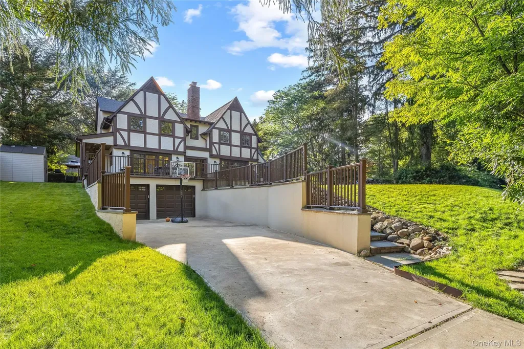 378 Beverly Road Douglaston NY 11363