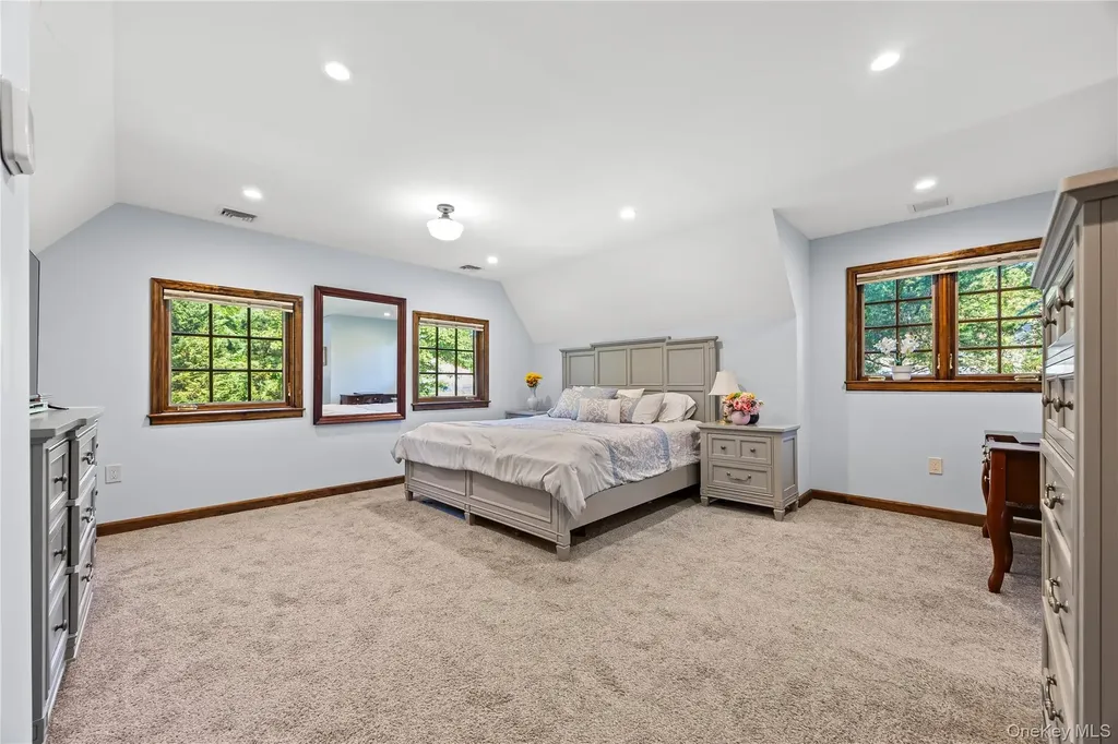 378 Beverly Road Douglaston NY 11363