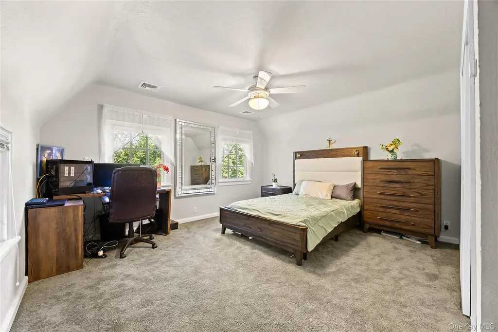378 Beverly Road Douglaston NY 11363