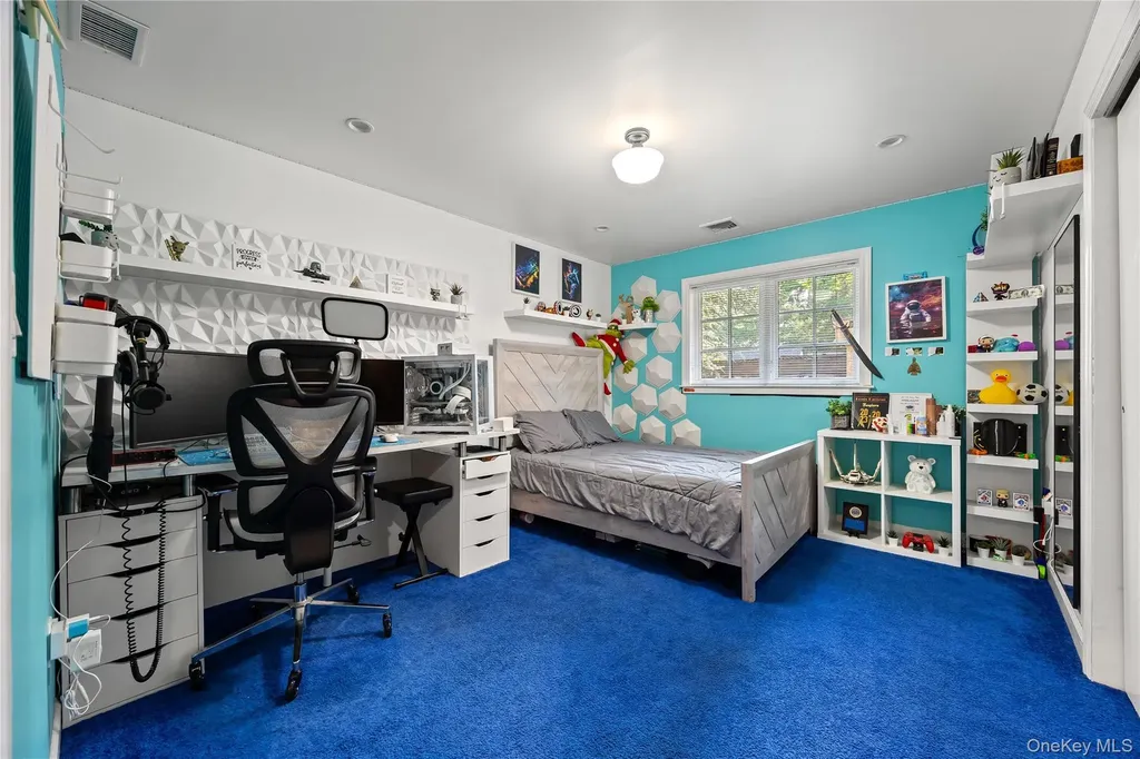 378 Beverly Road Douglaston NY 11363