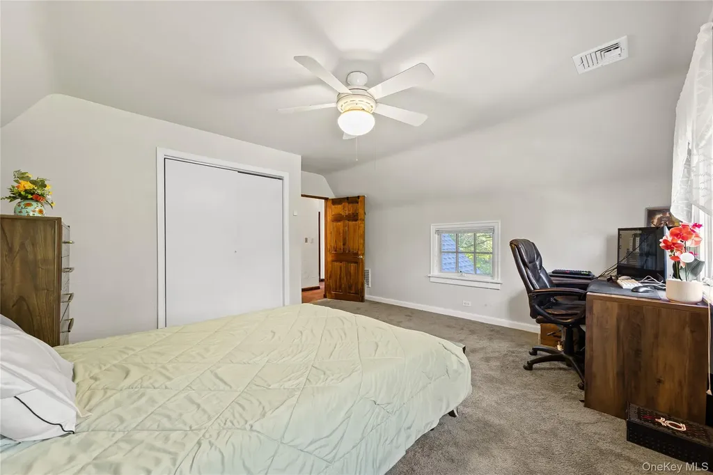 378 Beverly Road Douglaston NY 11363