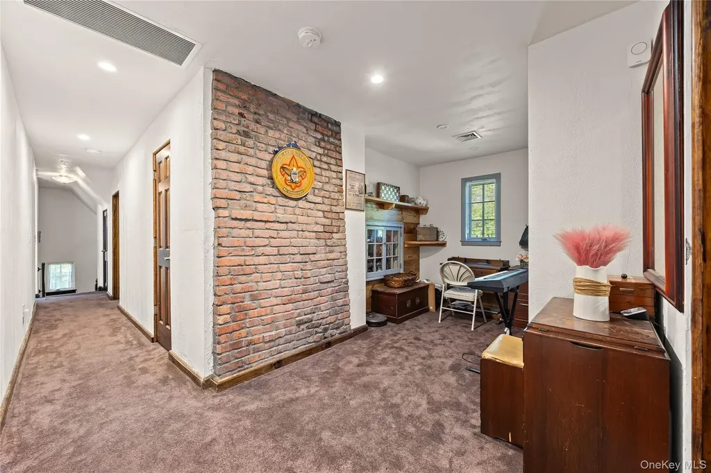 378 Beverly Road Douglaston NY 11363