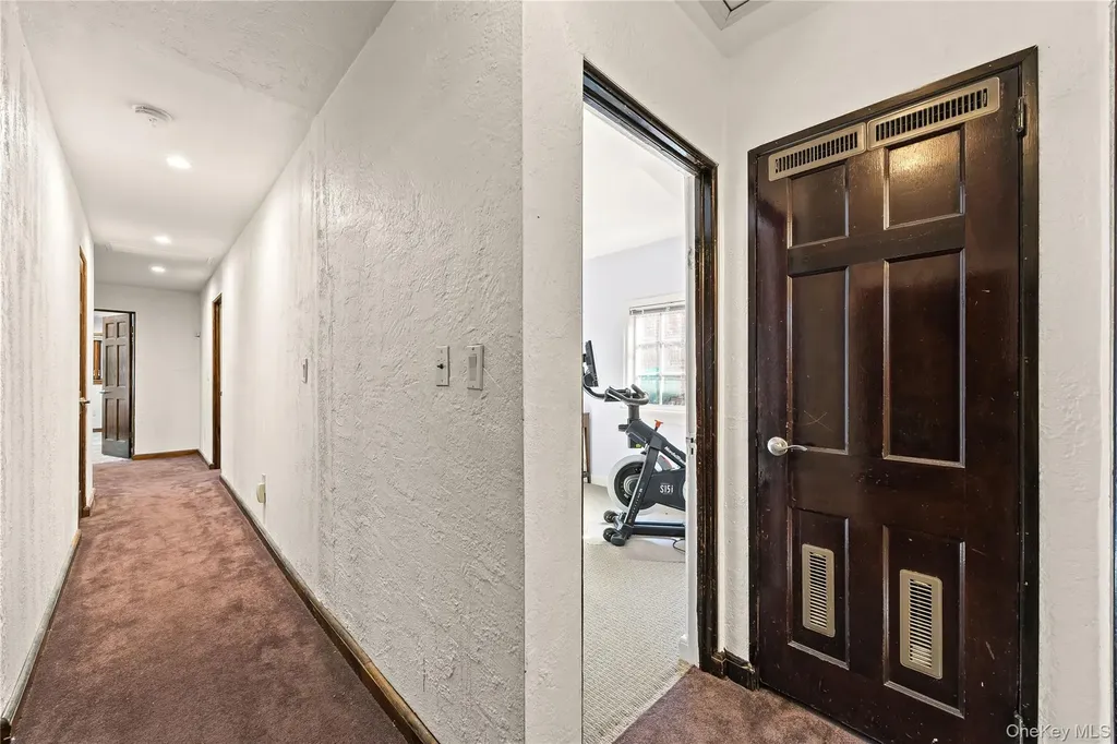 378 Beverly Road Douglaston NY 11363
