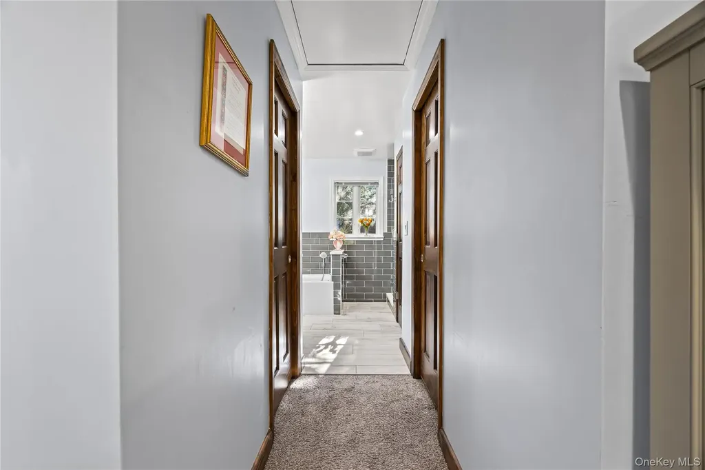 378 Beverly Road Douglaston NY 11363