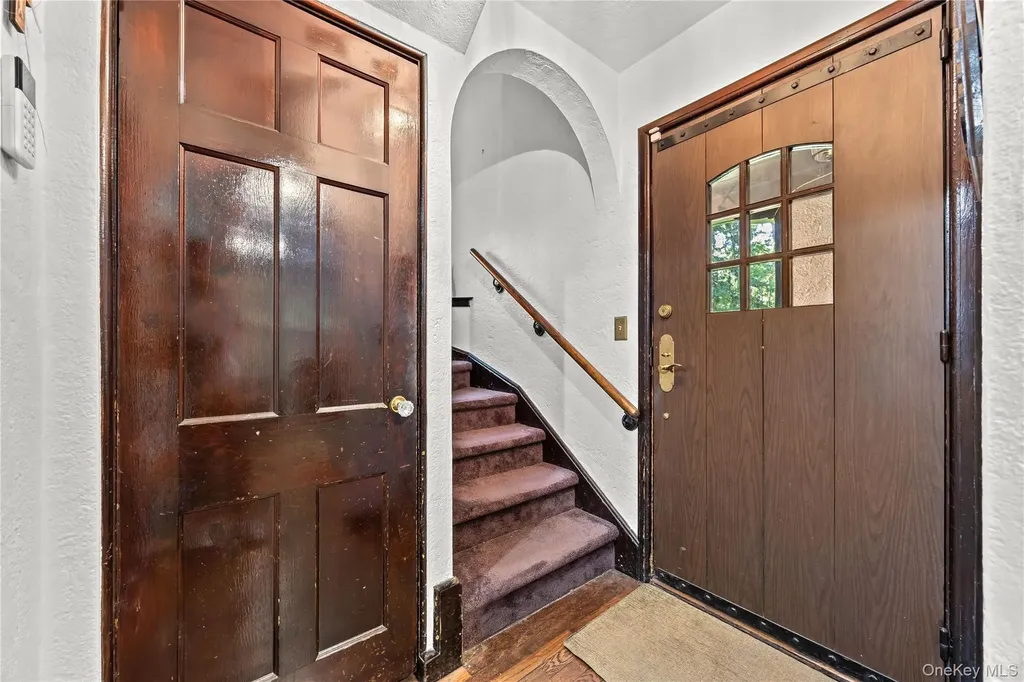 378 Beverly Road Douglaston NY 11363