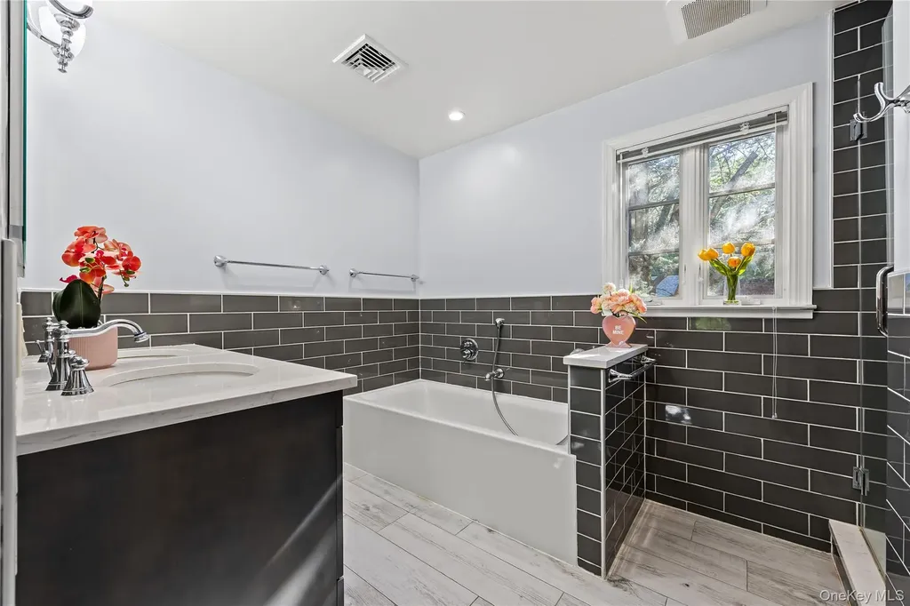 378 Beverly Road Douglaston NY 11363