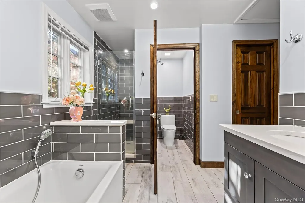 378 Beverly Road Douglaston NY 11363