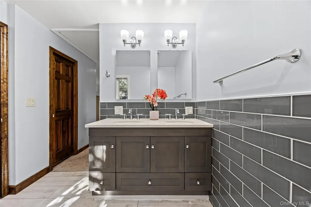 378 Beverly Road Douglaston NY 11363