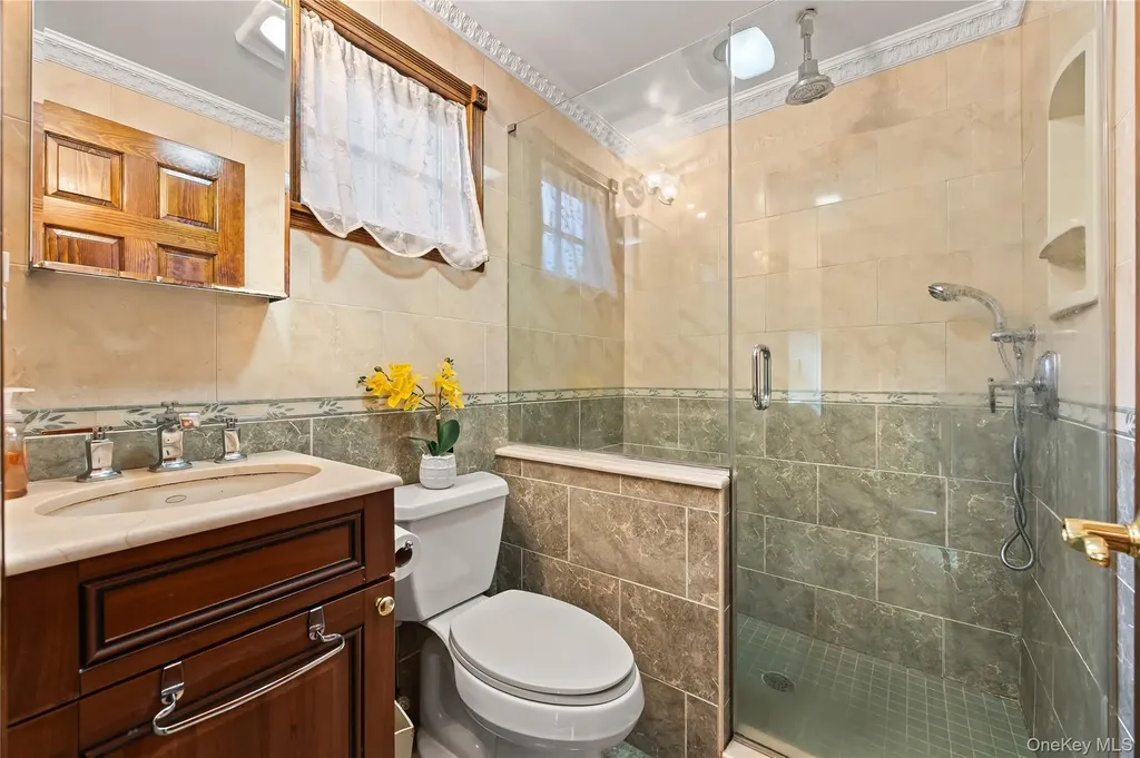 378 Beverly Road Douglaston NY 11363