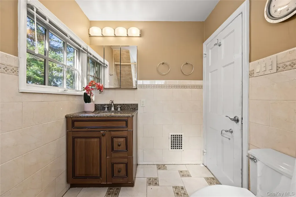 378 Beverly Road Douglaston NY 11363
