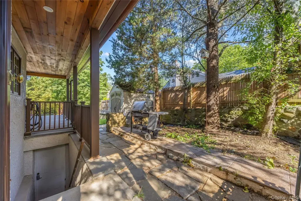 378 Beverly Road Douglaston NY 11363