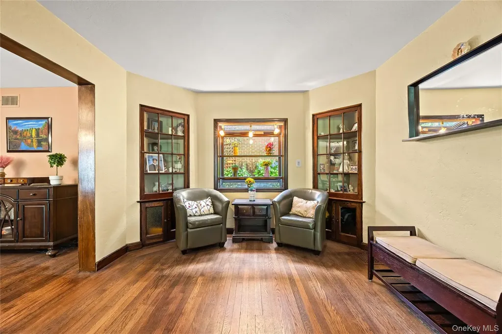 378 Beverly Road Douglaston NY 11363