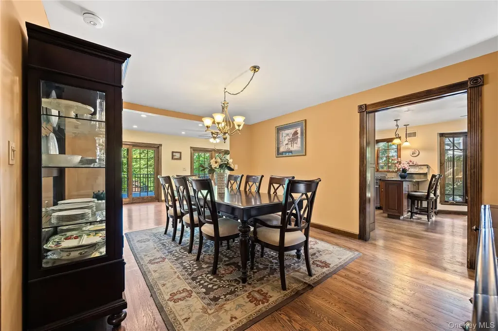 378 Beverly Road Douglaston NY 11363