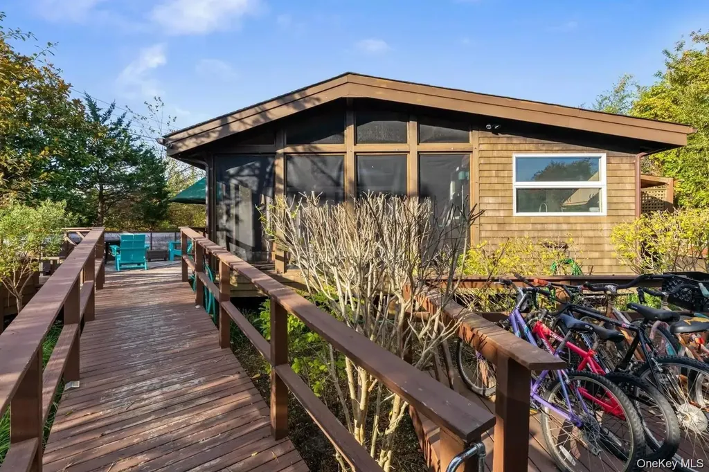 19 Crescent Avenue Seaview NY 11770