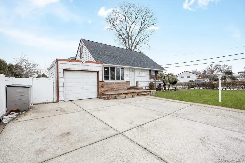 144 Broadway Massapequa Park NY 11762