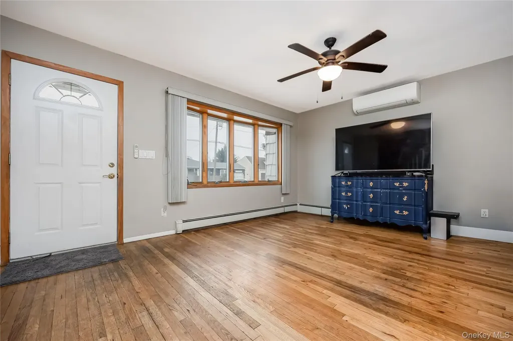 144 Broadway Massapequa Park NY 11762